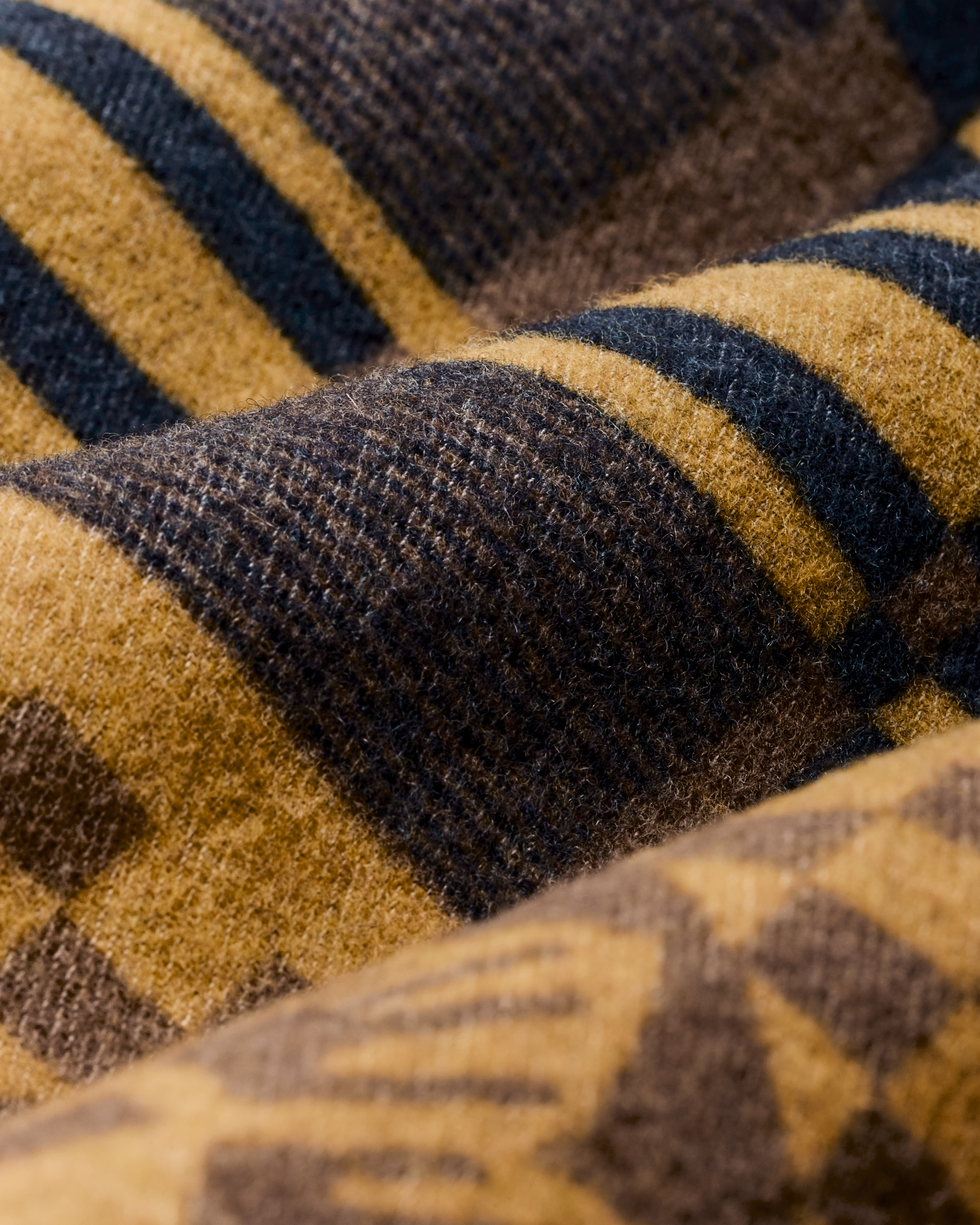 Women's Blanket Wool Overshirt - Flower Blanket Plaid / Bronze Brown - Image 5